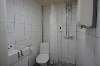 Гостевой дом ChillOut GuestHouse Lahti Лахти Стандартный двухместный номер с 2 отдельными кроватями и общей ванной комнатой-16